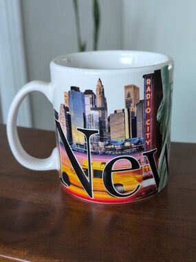 2012 americaware New York City Skyline Mug